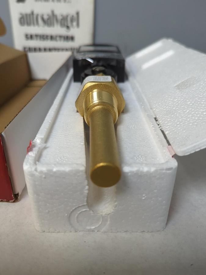 WINTERS,TSD9ITSD,SOLAR DIGITAL THERMOMETER 9 INCH 3/4 INCH NPT  -50/320F & C NEW