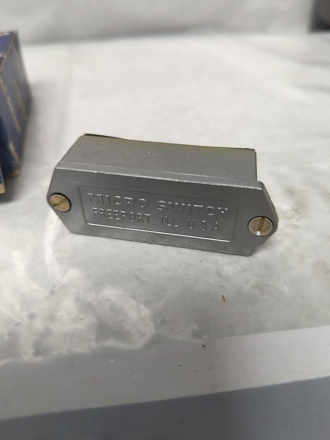 HONEYWELL,BZE6-2RN,COVER ONLY NOS