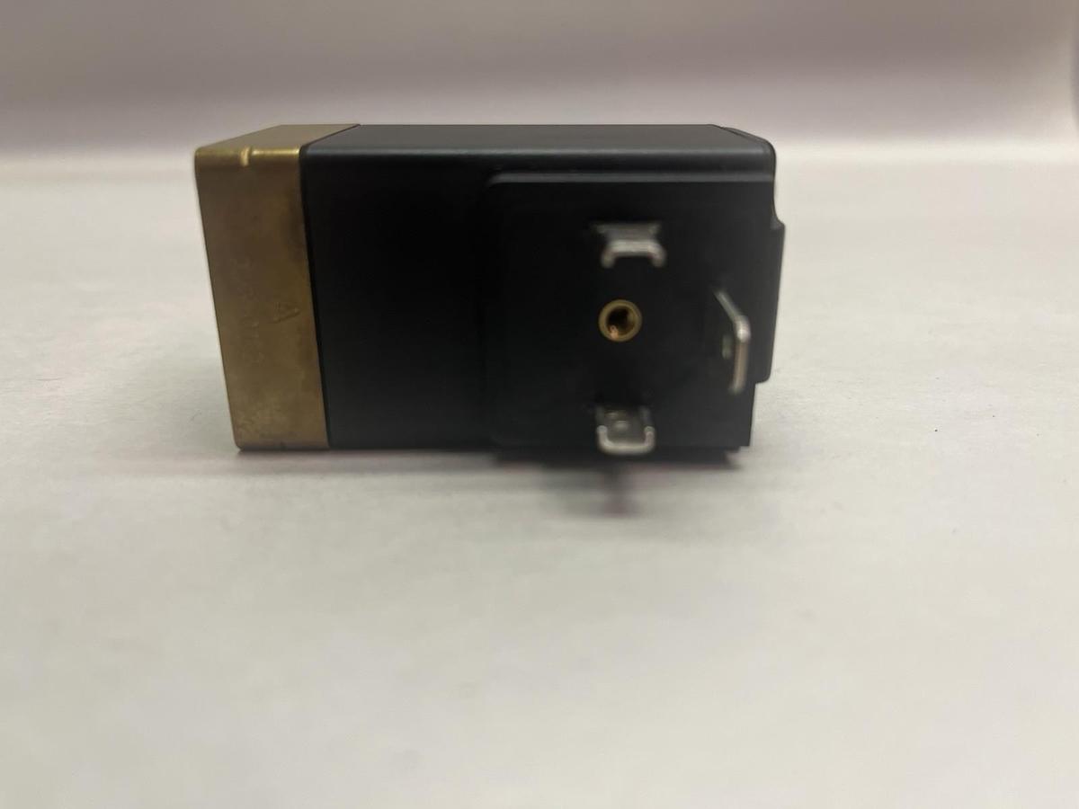 Used BURKERT,457952,SOLENOID VALVE PMAX 115PSI