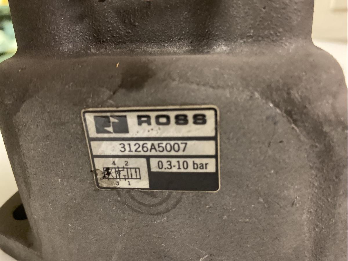 Used Ross,3126A5007,Hand Manual Lever Valve .3-.10Bar