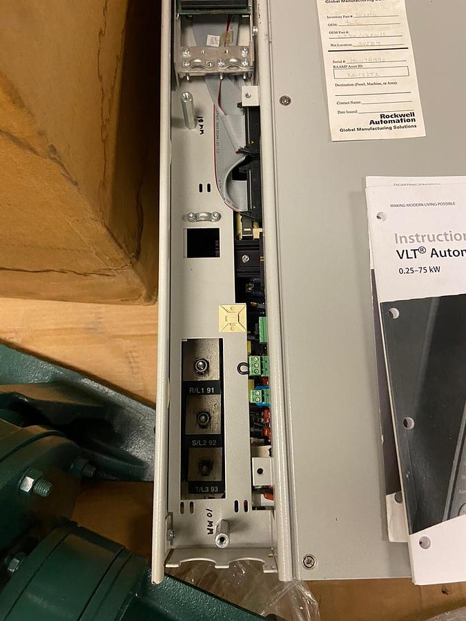 Used Danfoss,VLT5100-PT5-COO-ST-RO-DL-F00A00CO,100Hp 174A AC Variable Speed Drive