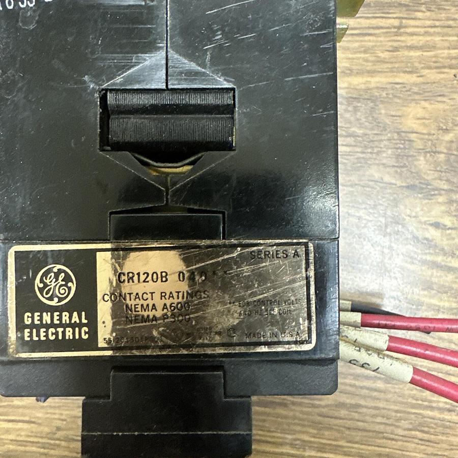 Used GE,CR120B 04D,INDUSTRIAL RELAY 115V COIL 10 AMP