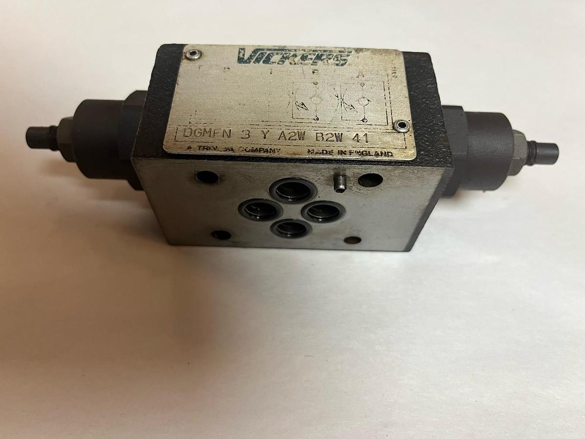 Used VICKERS,DGMF-N-3-Y-A2W-B2W-41,FLOW CONTROL VALVE