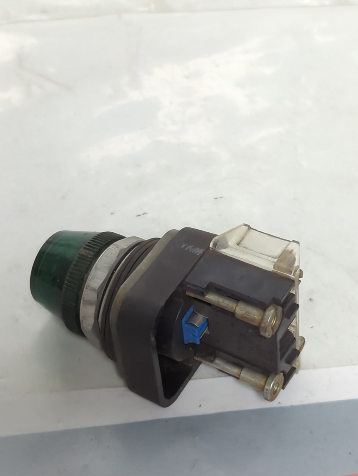 Used ALLEN BRADLEY,800H-Q10,SERIES T PILOT LIGHT GREEN PRE-OWNED