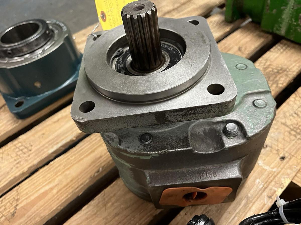 Used COMMERCIAL SHEARING,P75A678BEOL20-7,HYDRAULIC PUMP