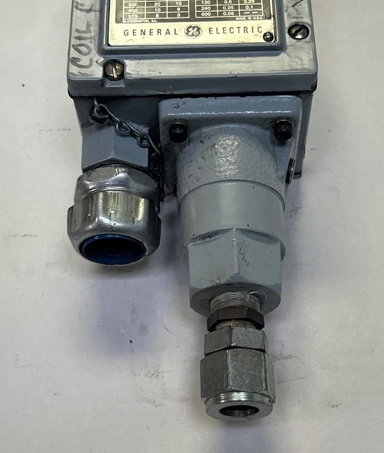 Used GENERAL ELECTRIC,CR127A5,PRESSURE SWITCH