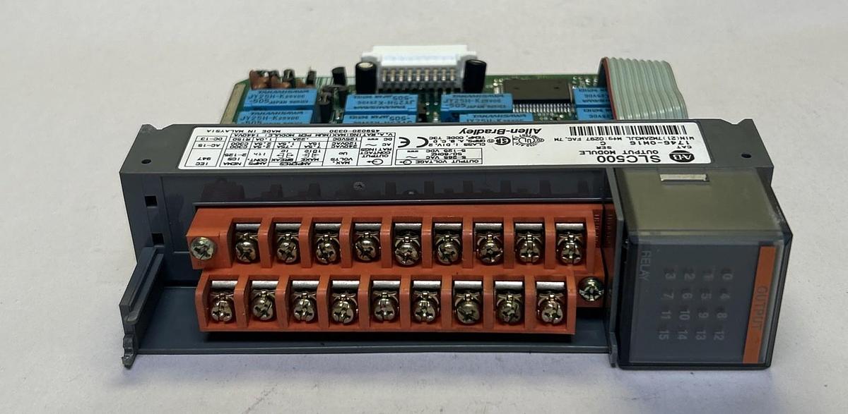 Used ALLEN BRADLEY,1746-OW16,SER C SLC500 OUTPUT MODULE