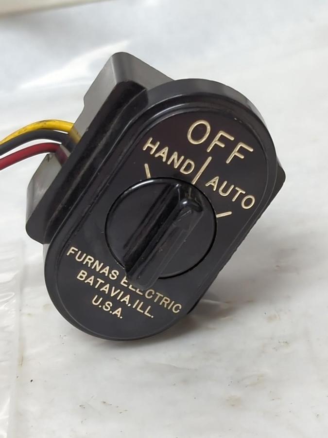 Used FURNAS,50BB9488,HOA HANDS-OFF-AUTO SELECTOR SWITCH LOT OF 2 PRE-OWNED