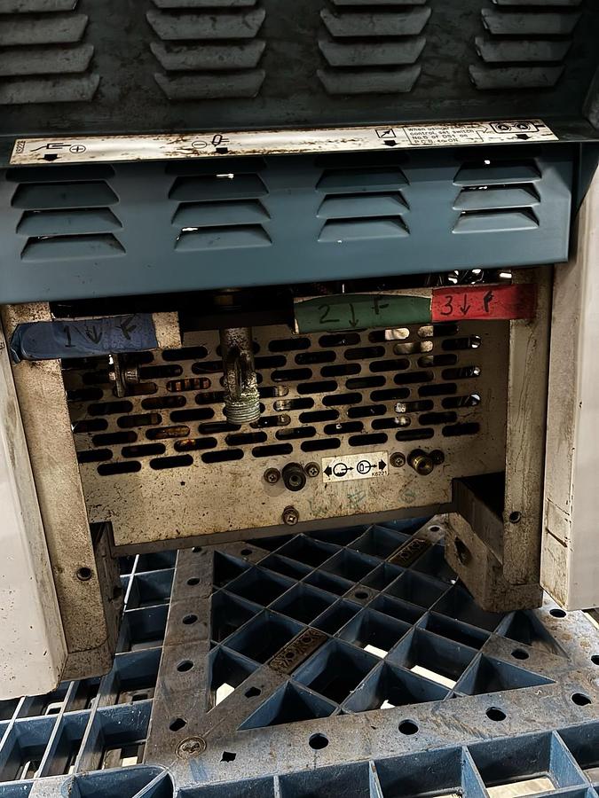 Used OTC DAIHEN,AVP-300,AC/DC TIG WELDING 300P INVERTER WELDER POWER SUPPLY 300A