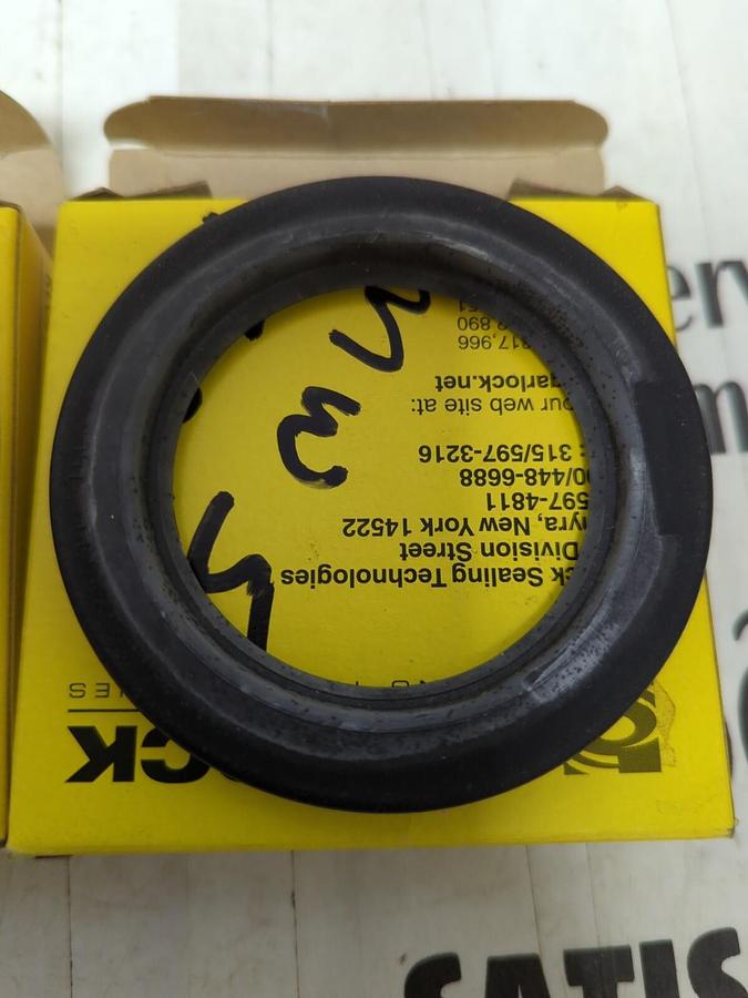 GARLOCK,24600-1508 1Q04,NITRILE OIL SEALS 2.250X3.353X0.375 LOTOF 2 NOS