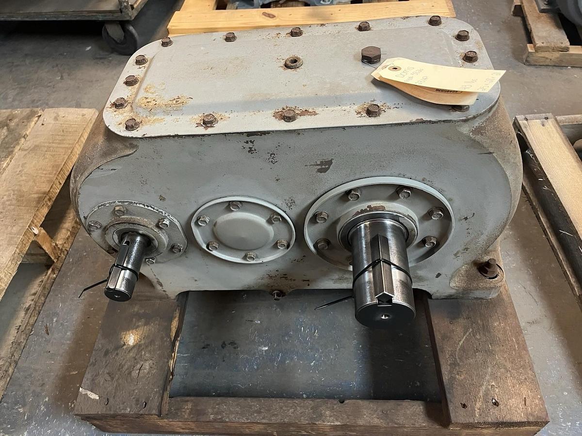 Used DORRIS,5826,GEAR REDUCER 23HP 1750RPM RATIO 25.976 SHAFTS 2-3/4 & 1-3/8"