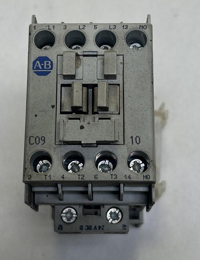 Used ALLEN BRADLEY,100-C09D10,CONTACTOR