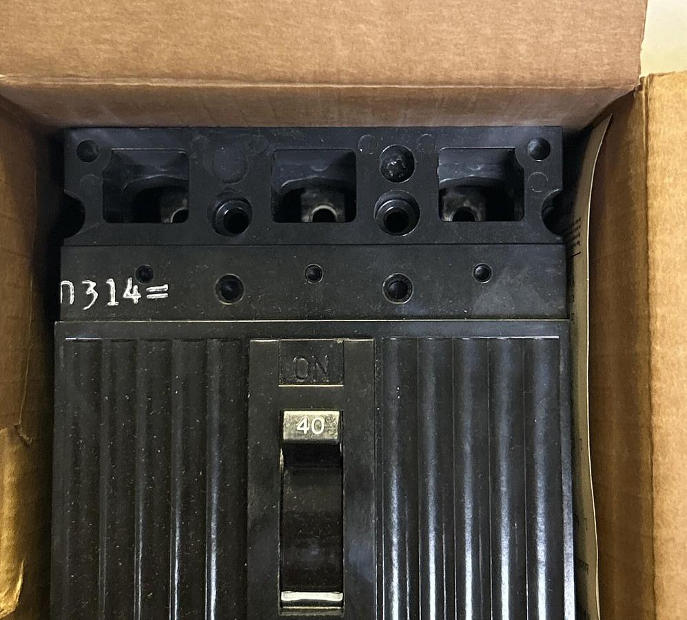 Used GENERAL ELECTRIC,TED136040WL,CIRCUIT BREAKER 40A 600V 3P NEW