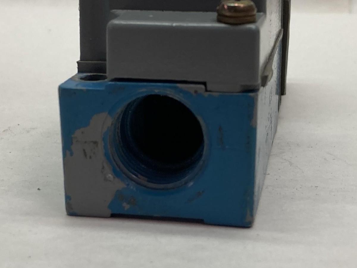 Used Cutler Hammer,E51DEL,Photo-Emitter Series B2