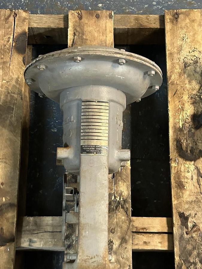 Used HONEYWELL,1201,FCV-205 1-1/2 INCH ACTUATOR VALVE C.1.250