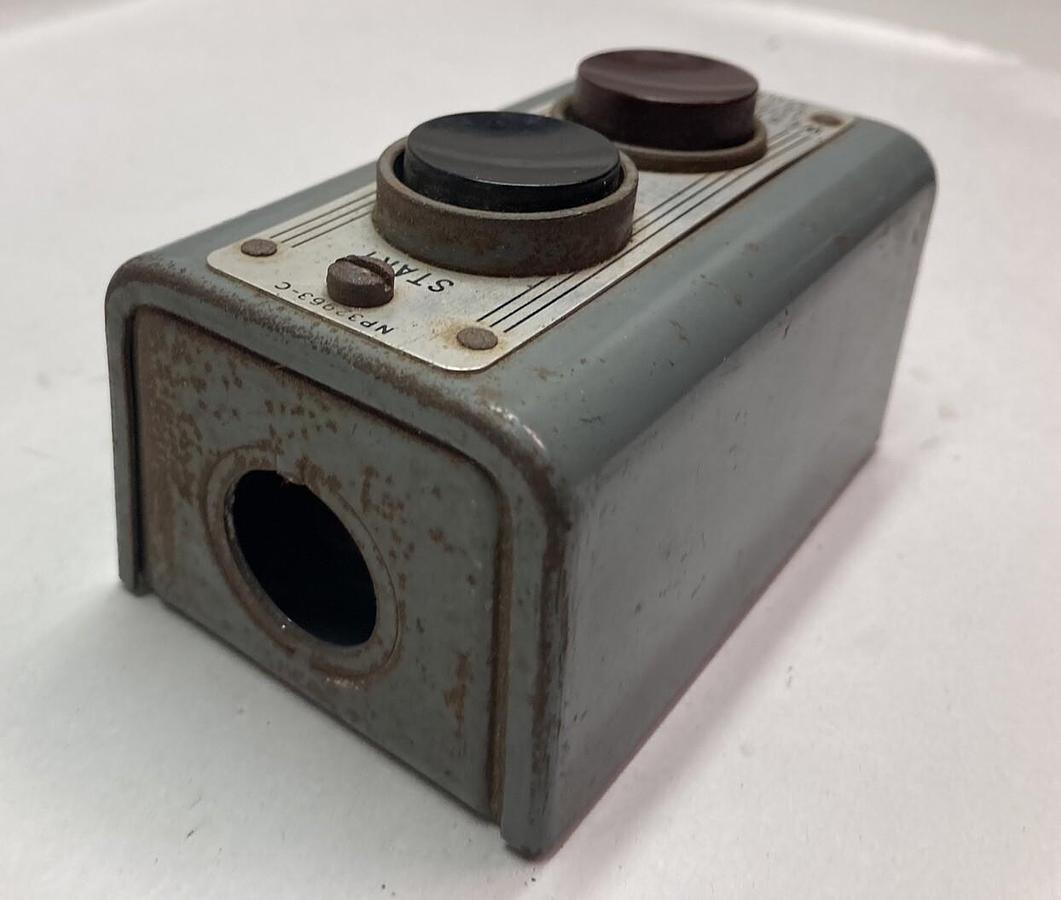 Used Westinghouse,Type SD-2 Style 1246481,Momentary Control Station 600V