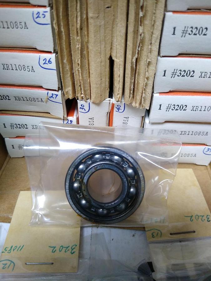 New Departure,3202 11085,Deep groove Ball Bearing Lot of 32 NOS