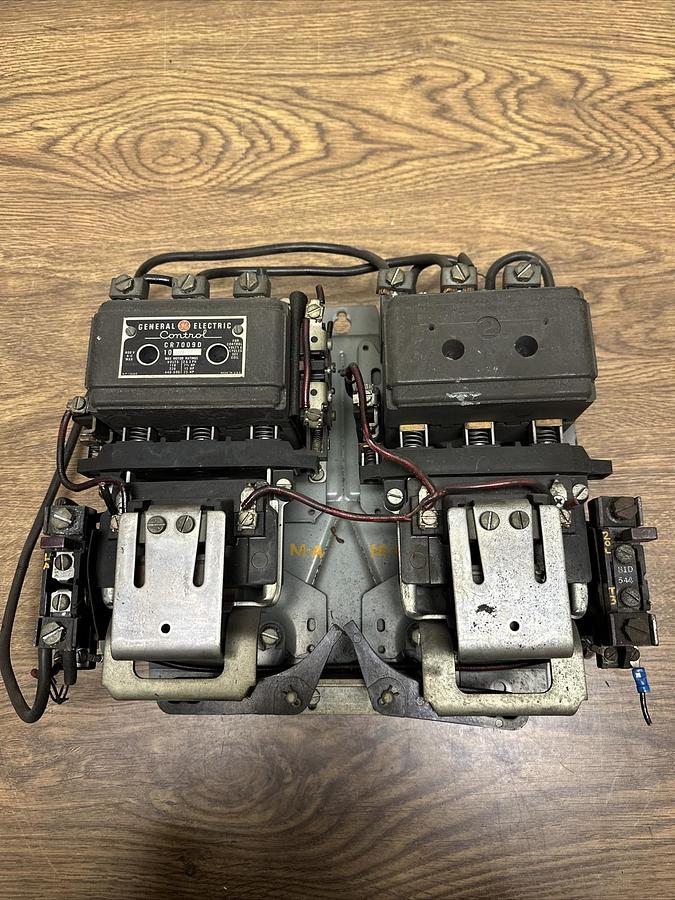 Used GE,CR7009D 101DF,Size 2 Reversing Starter