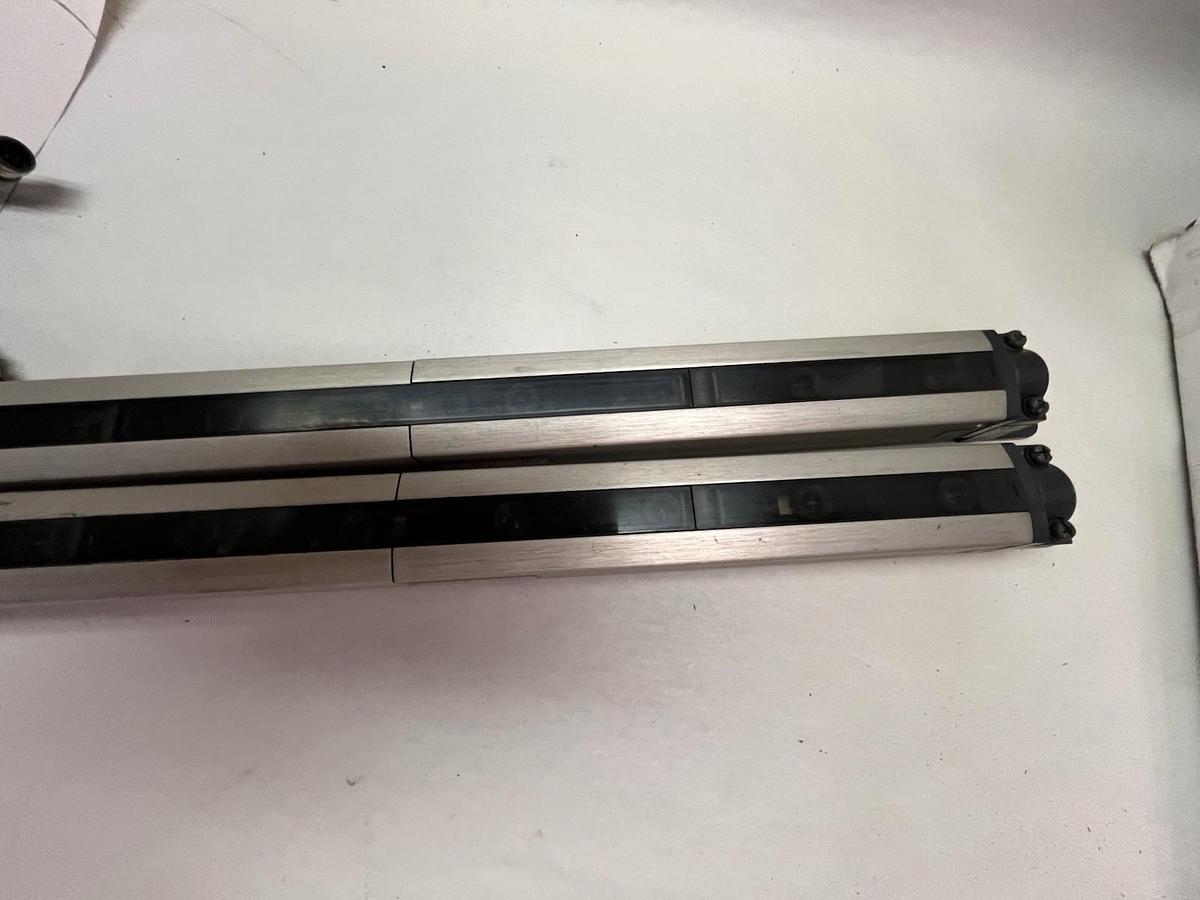 Used Keyence,PJ-V41T AND PJ-V41R,LIGHT CURTAIN 28" Detection Area