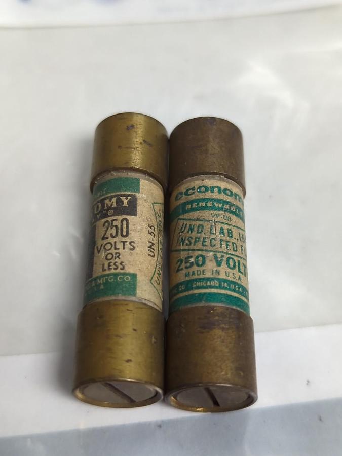 ECONOMY,F-3025,RENEWABLE 30 AMP FUSE LOT OF 2 PRE-OWNED