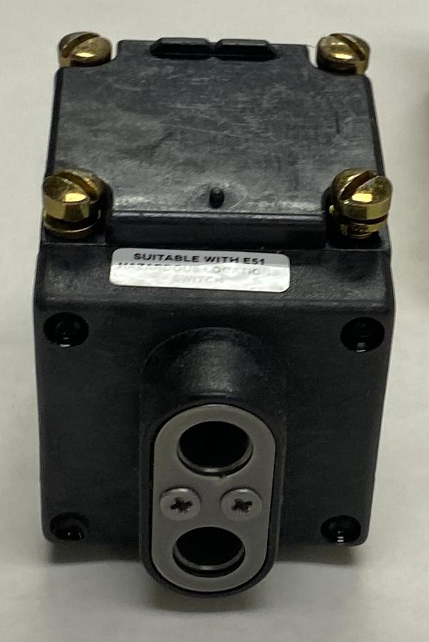 Used CUTLER HAMMER,E51DF1,FIBER OPTIC SENSOR HEAD NEW