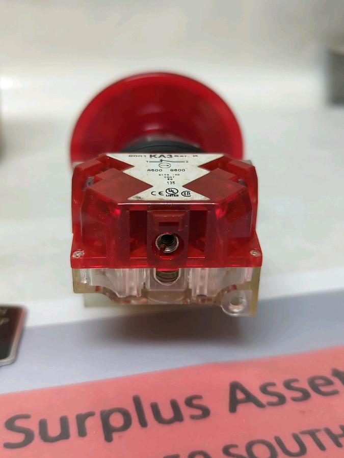 SQUARE D,9001KR9R21H6,ILLUMINATED PUSH/PULL RED BUTTON OPERATOR NOS