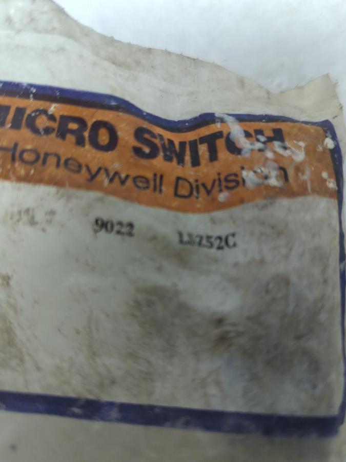 HONEYWELL,9022 LSZ52C,LIMIT SWITCH ARM/LEVER/ROLLER NOS
