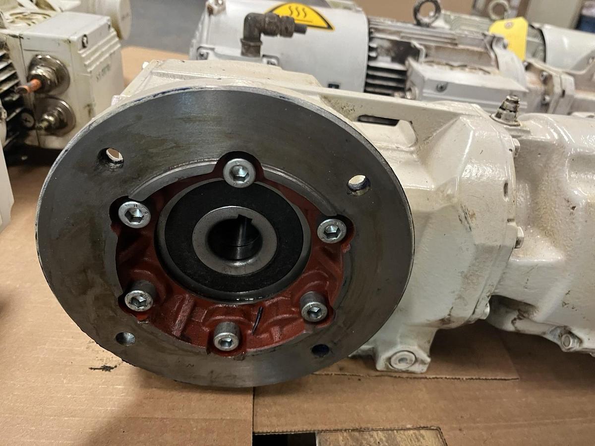 Used SIEMENS,KAF49-LE1LH4VF,GEARMOTOR, RATIO 16.34 91.8RPM