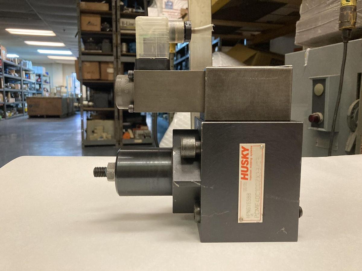 Used Moog,XEB11483-000-21,Proportional Pilot Valve with Husky HPN676588