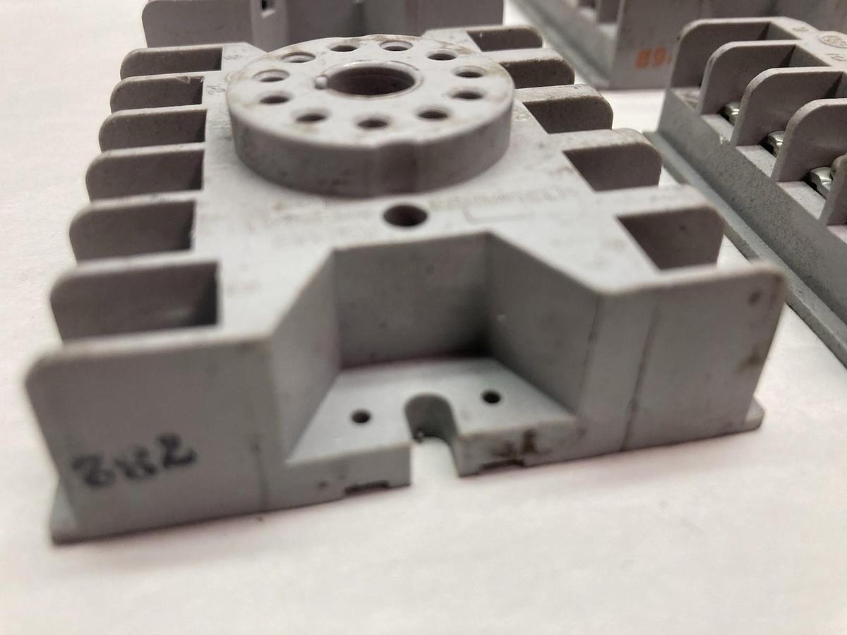 Used Potter & Brumfield,27E123,Relay Socket 11 Pin Round LOT OF 6