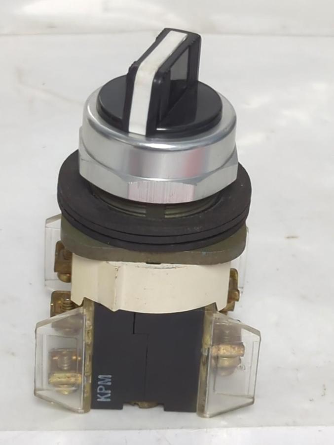 Used ALLEN BRADLEY,800T-N9KF4,SER T SELECTOR SWITCH PRE-OWNED