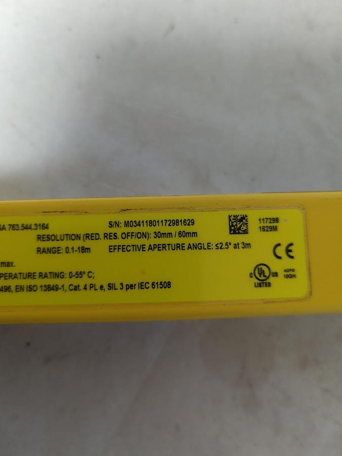 Used BANNER,SLSE30-900Q8,EZ-SCREEN LIGHT CURTAIN EMITTER PRE-OWNED