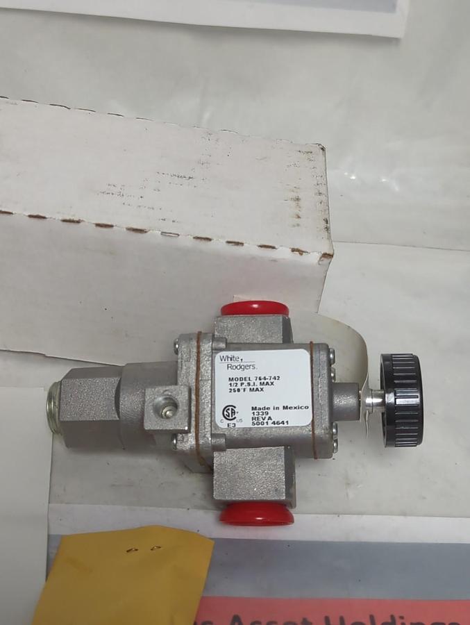 WHITE RODGERS,764-742,GAS SAFETY VALVE 1/2 PSI 250° F MAX NOS