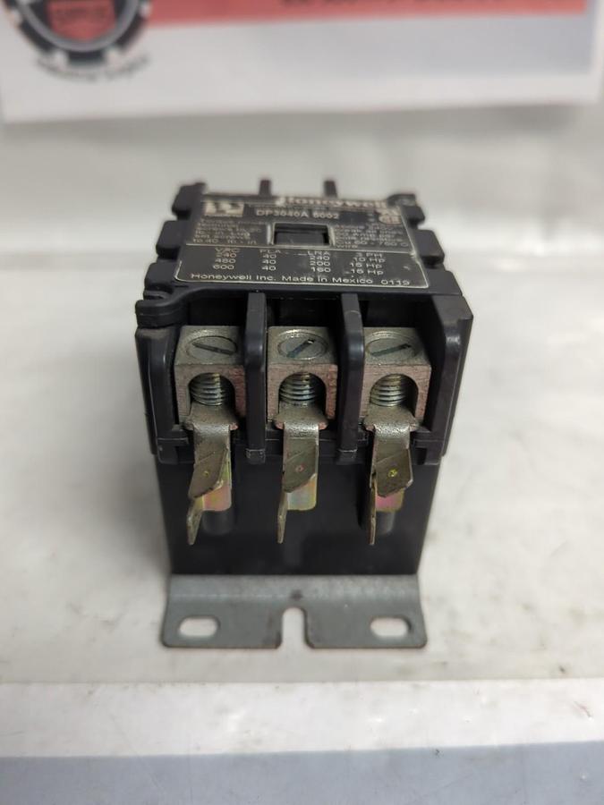 Used HONEYWELL,DP3040A 5002,DEFINITE PURPOSE CONTACTOR 3-POLE PRE-OWNED