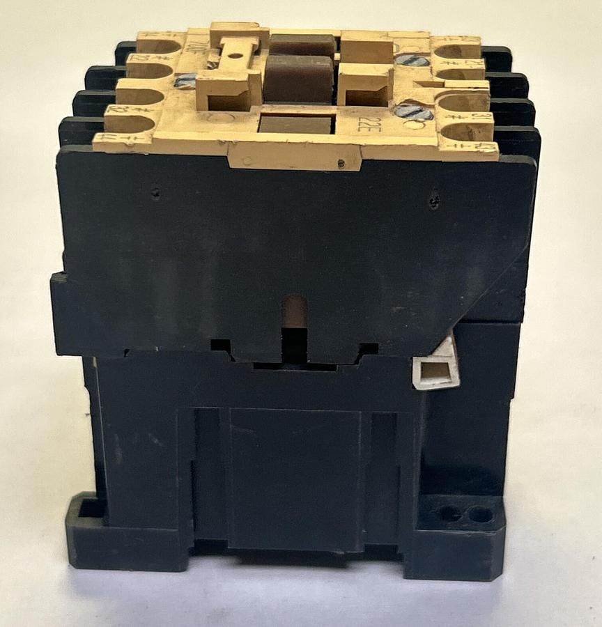 Used ALLEN BRADLEY,700-F220A1,CONTACTOR