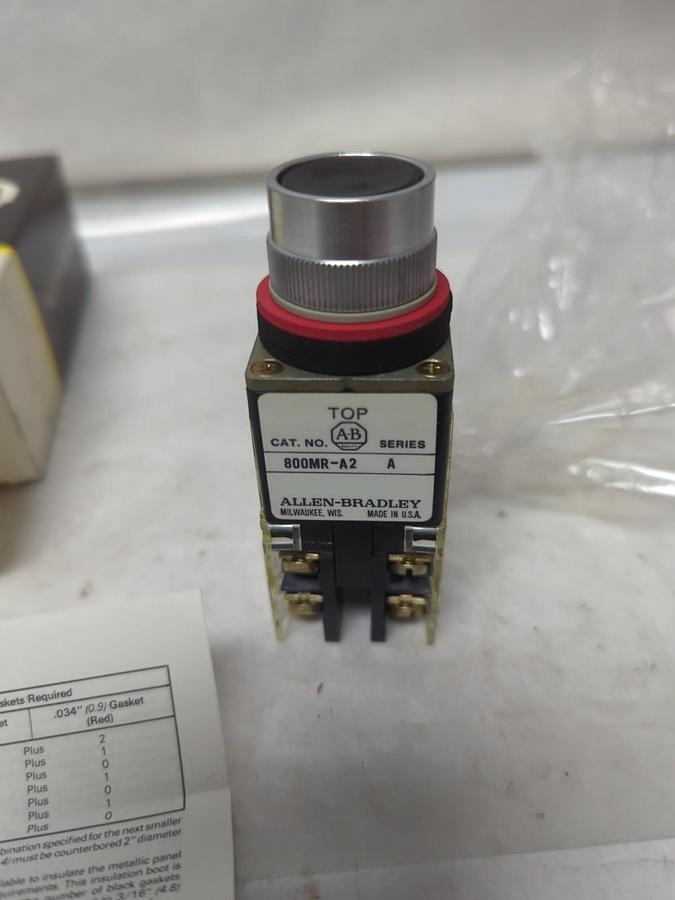 ALLEN BRADLEY,800MR-A2BK,SMALL ROUND FLUSH HEAD PUSHBUTTON BLACK SERIES C NOS