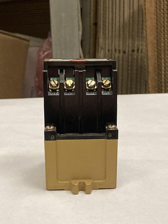 Used Allen-Bradley,700-P200A1,AC Relay