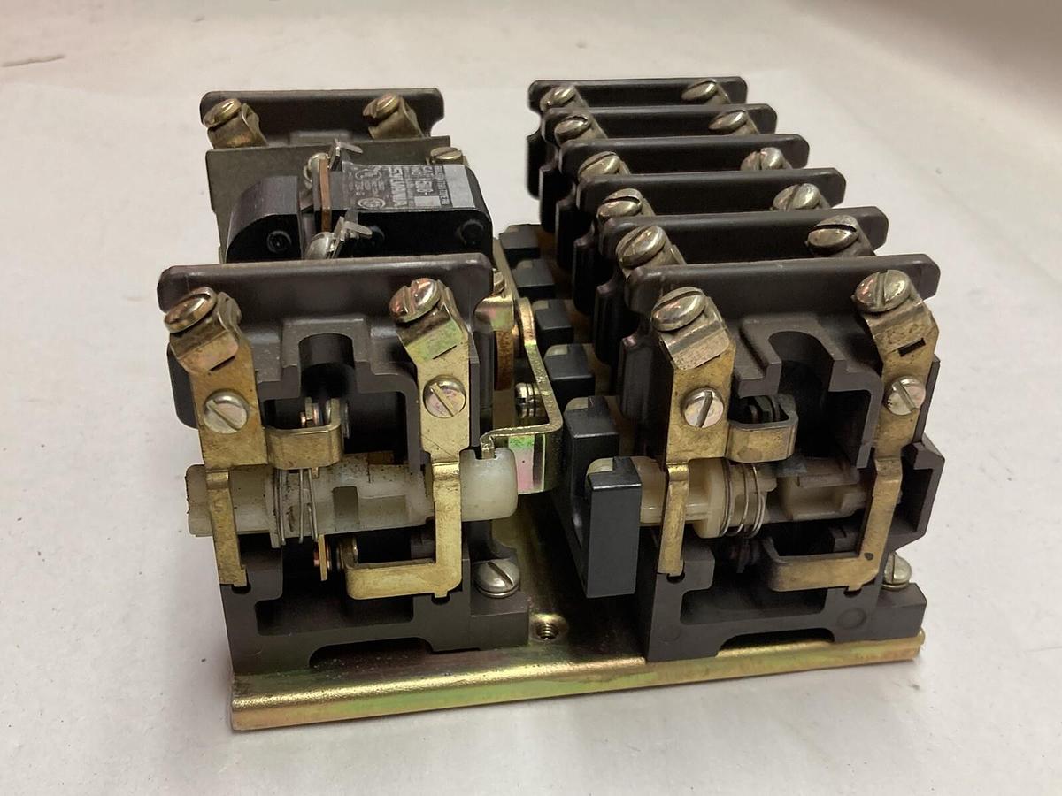 Used Sylvania,5U8-76 Bulletin 7305 Type PM,A.C. Relay 120V 60 HZ