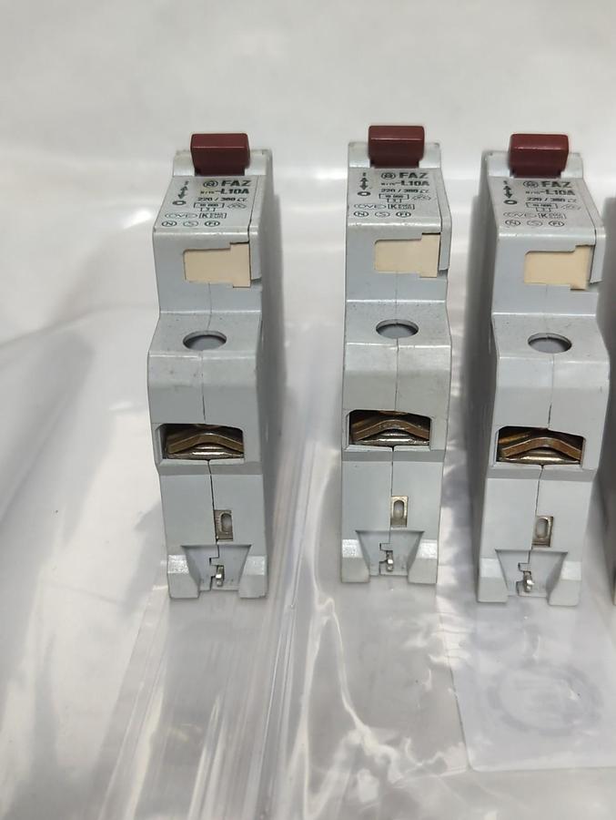 Used MOELLER,FAZ L10A,CIRCUIT BREAKER 1-POLE 220/300AC LOT OF 11 PRE-OWNED