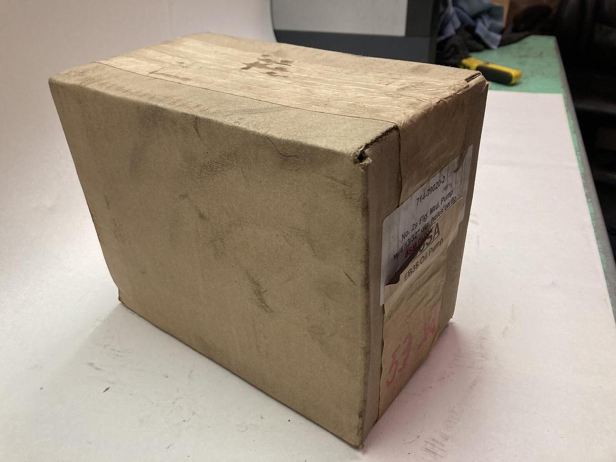 Used BROWN & SHARPE,714-79020-2,ROTARY GEAR PUMP NO. 2 FLG. MTG 13/32 IN DIA HOLES