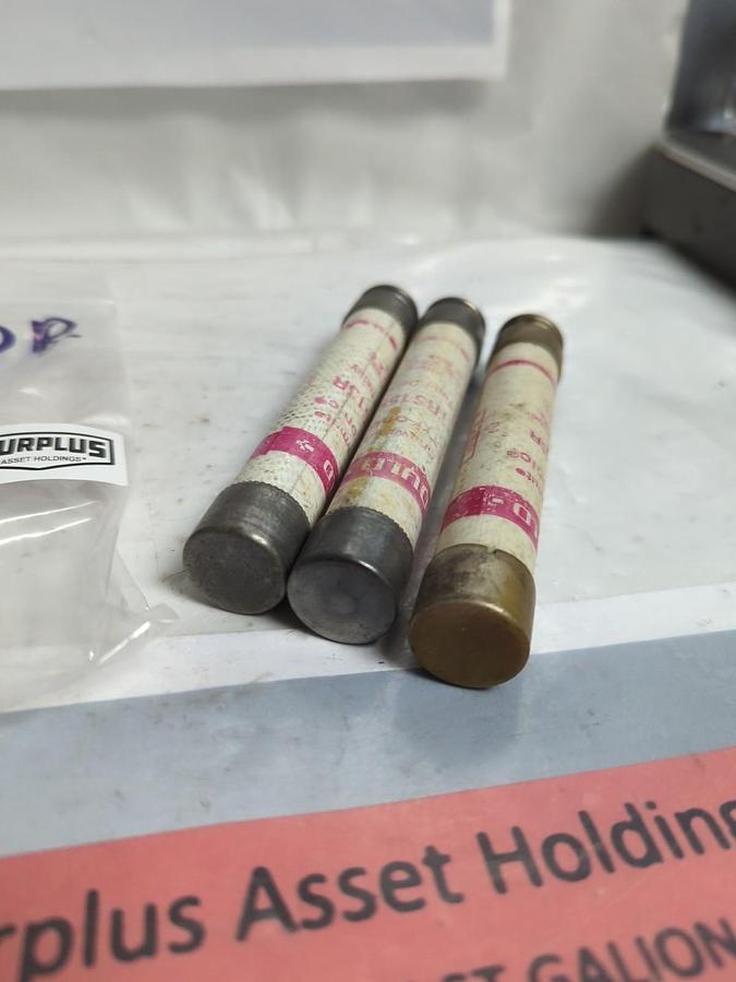 Used GOULD SHAWMUT,TRS15R,TRI-ONIC 15 AMP FUSE LOT OF 3 PRE-OWNED