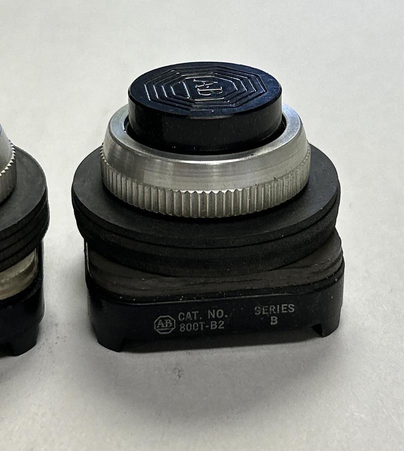 Used ALLEN BRADLEY,800T-B2,PUSH BUTTON LOT OF 3