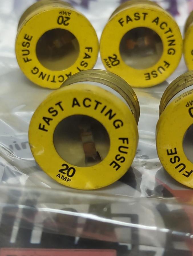 Used UNBRANDED,20 AMP,SCREW IN FUSE 20 AMP FAST ACTING LOT OF 8 PRE-OWNED
