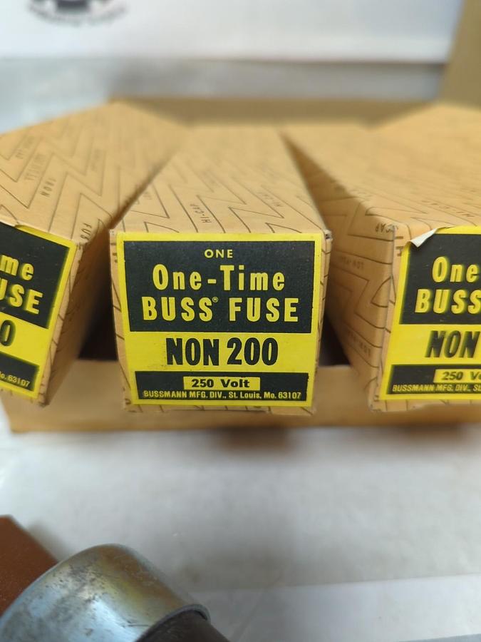 COOPER BUSSMANN,NON-200,ONE-TIME 200 AMP FUSE 5 PACK NOS