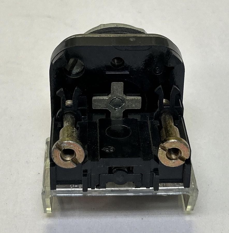 ALLEN BRADLEY,800T-B6D2,RED PUSH BUTTON NOS
