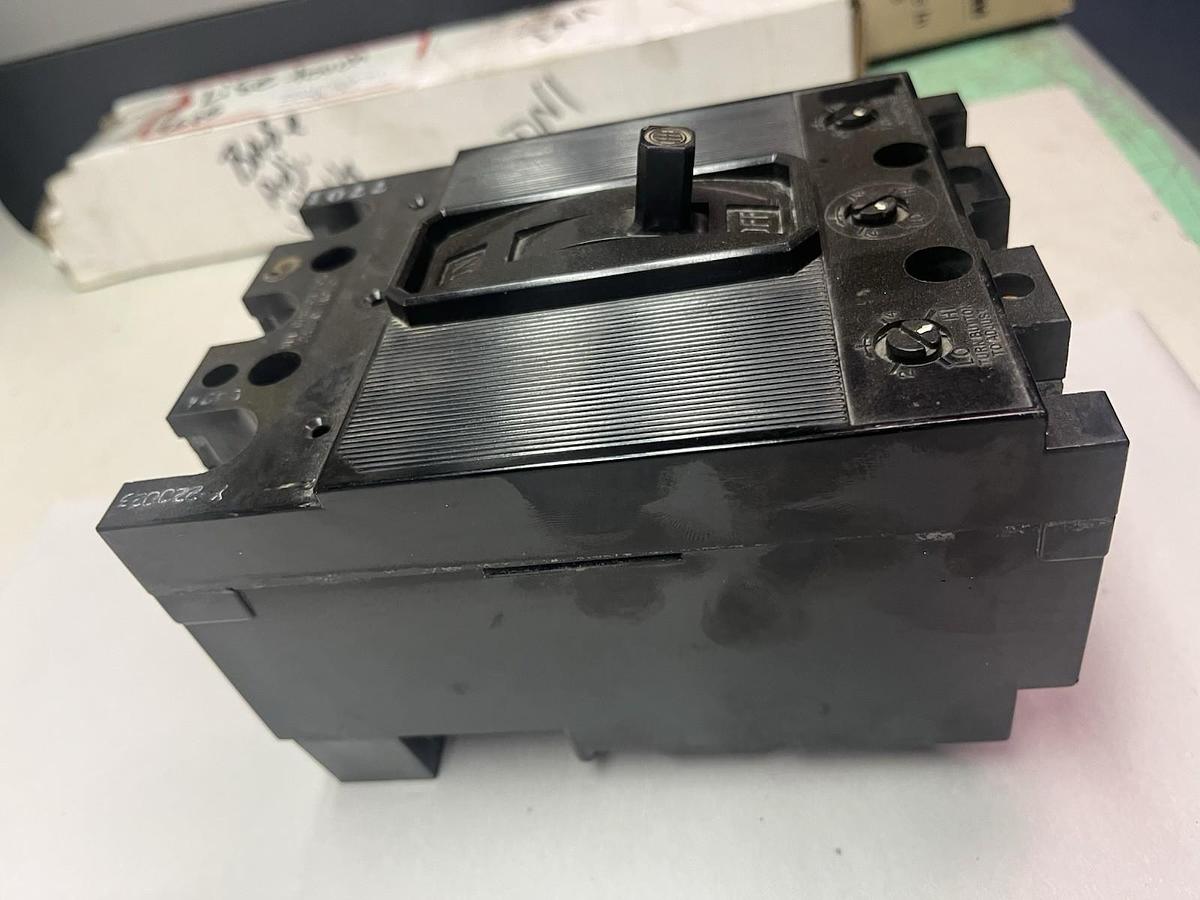 Used ITE,EF3-A010,Circuit Breaker 10 Amp 600 Volt 3 Pole 10A