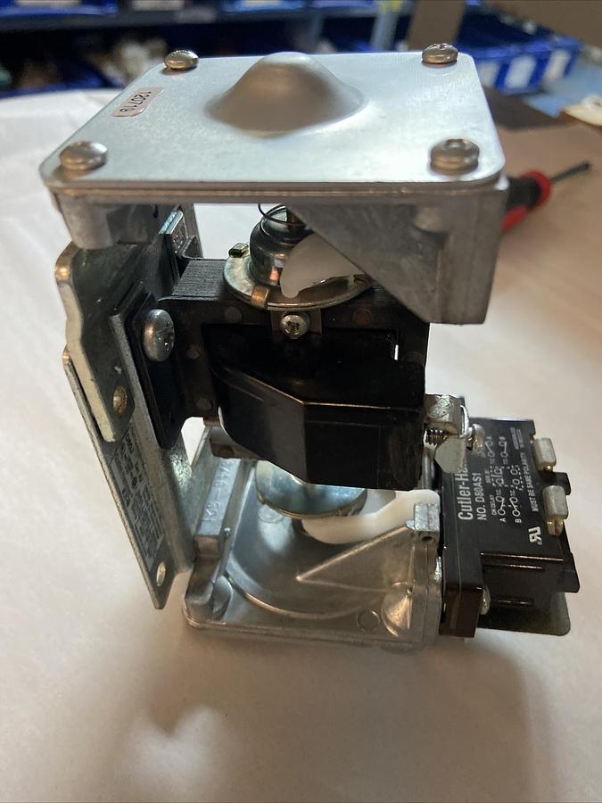 Eaton,D80JE10A,Pneumatic Timer on delay Type PNI 110-120V