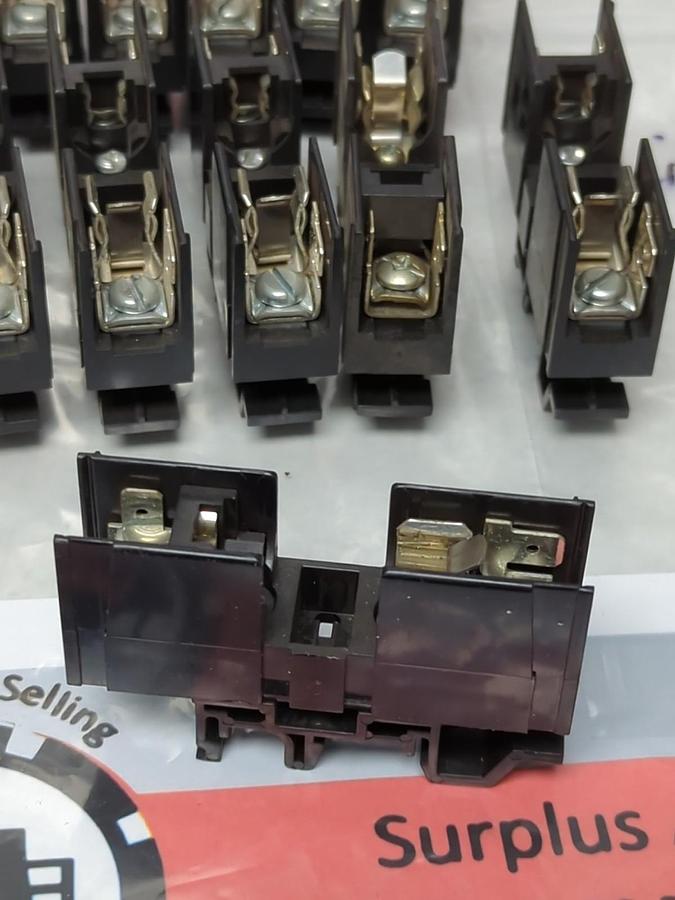 Used LITTELFUSE,L60030C-1PQ,FUSE HOLDER 600V-30A LOT OF 12 PRE-OWNED