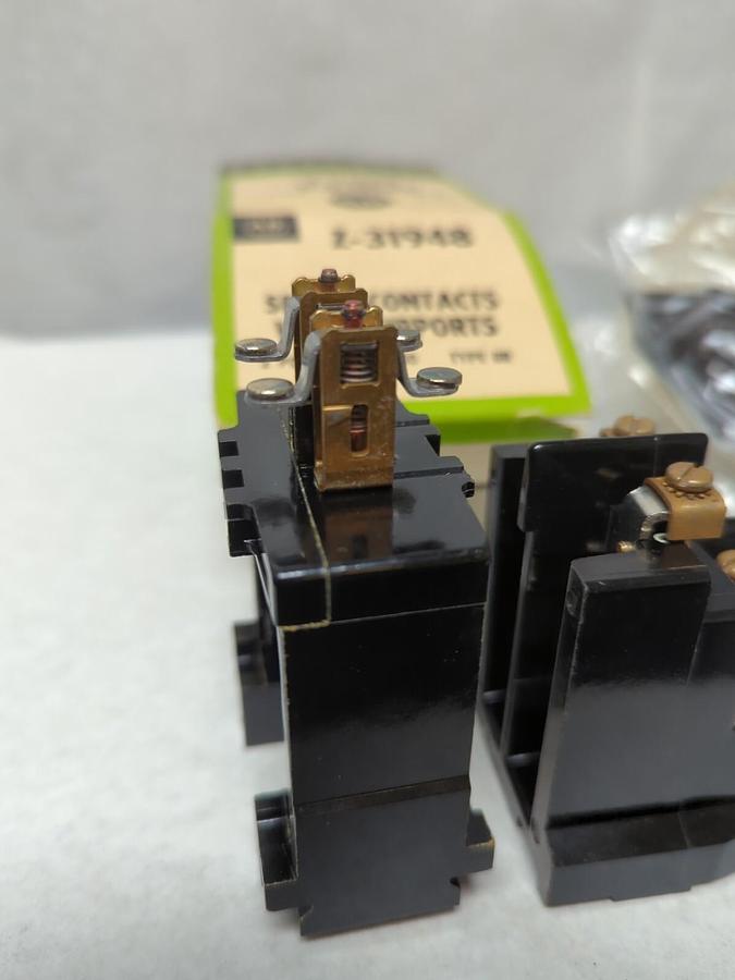 ALLEN-BRADLEY,Z-31948,SET OF CONTACTS WITH SUPPORTS BUL 700 TYPE BR 2-POLE NOS
