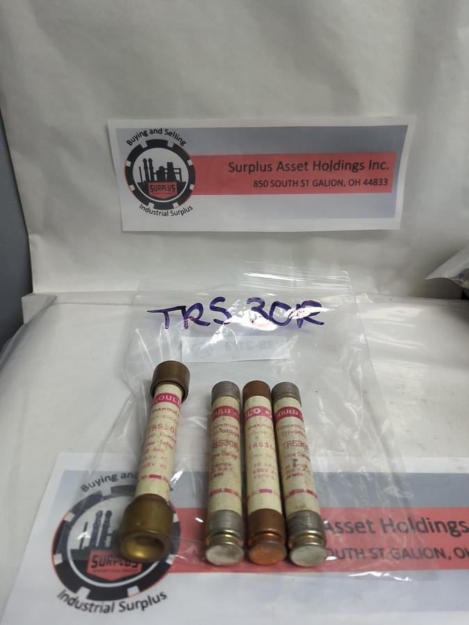 Used GOULD SHAWMUT,TRS-30R,TRI-ONIC 30 AMP FUSE LOT OF 4 PRE-OWNED